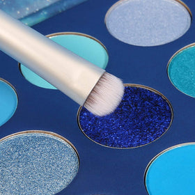 docolor palette in makeup bag travel image emphasizes portable convenience