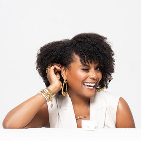 Donna's Recipe applying gel to edges with brush for controlled styling benefit