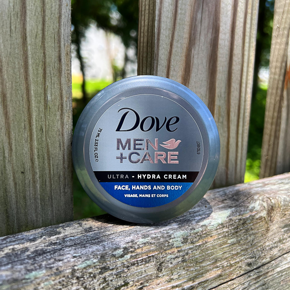 Dove Men+Care label detail highlighting 1/4 moisturizing technology and formulation benefits