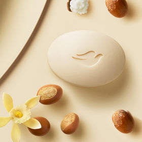 Label close-up on Dove bar showing pH-balanced, sulfate-free claims