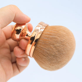 DRIPOO brush head and ferrule detail showing sturdy build and easy grip