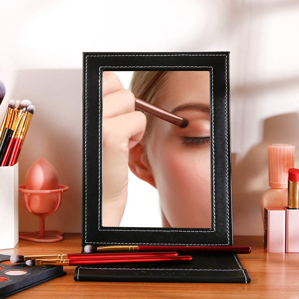 DUcare glass detail showing clear reflection for precise grooming