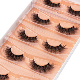 DYSILK closeup of flexible lash band, comfort and easy application benefit