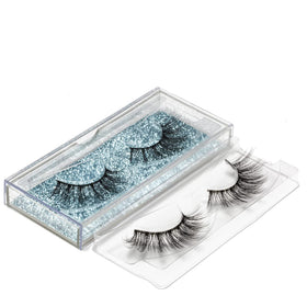 DYSILK lash band detail highlighting flexible band for comfortable fit