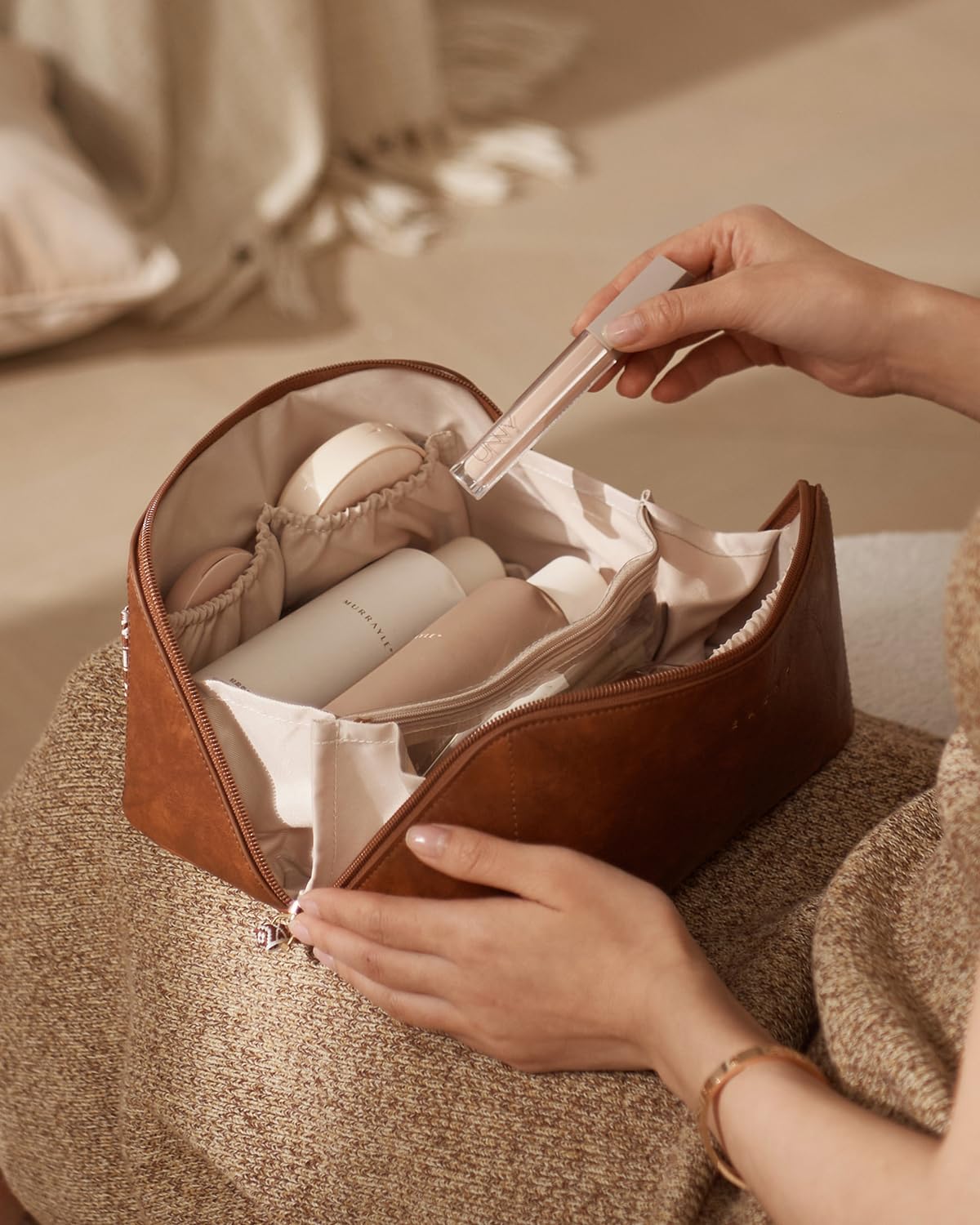EACHY in suitcase travel setup for space-saving packing benefit