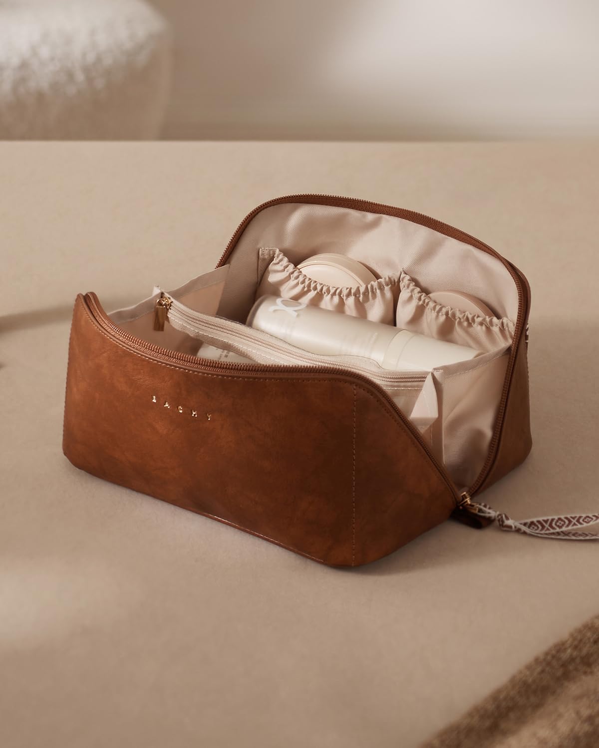 EACHY interior polyester lining texture for durable organization benefit