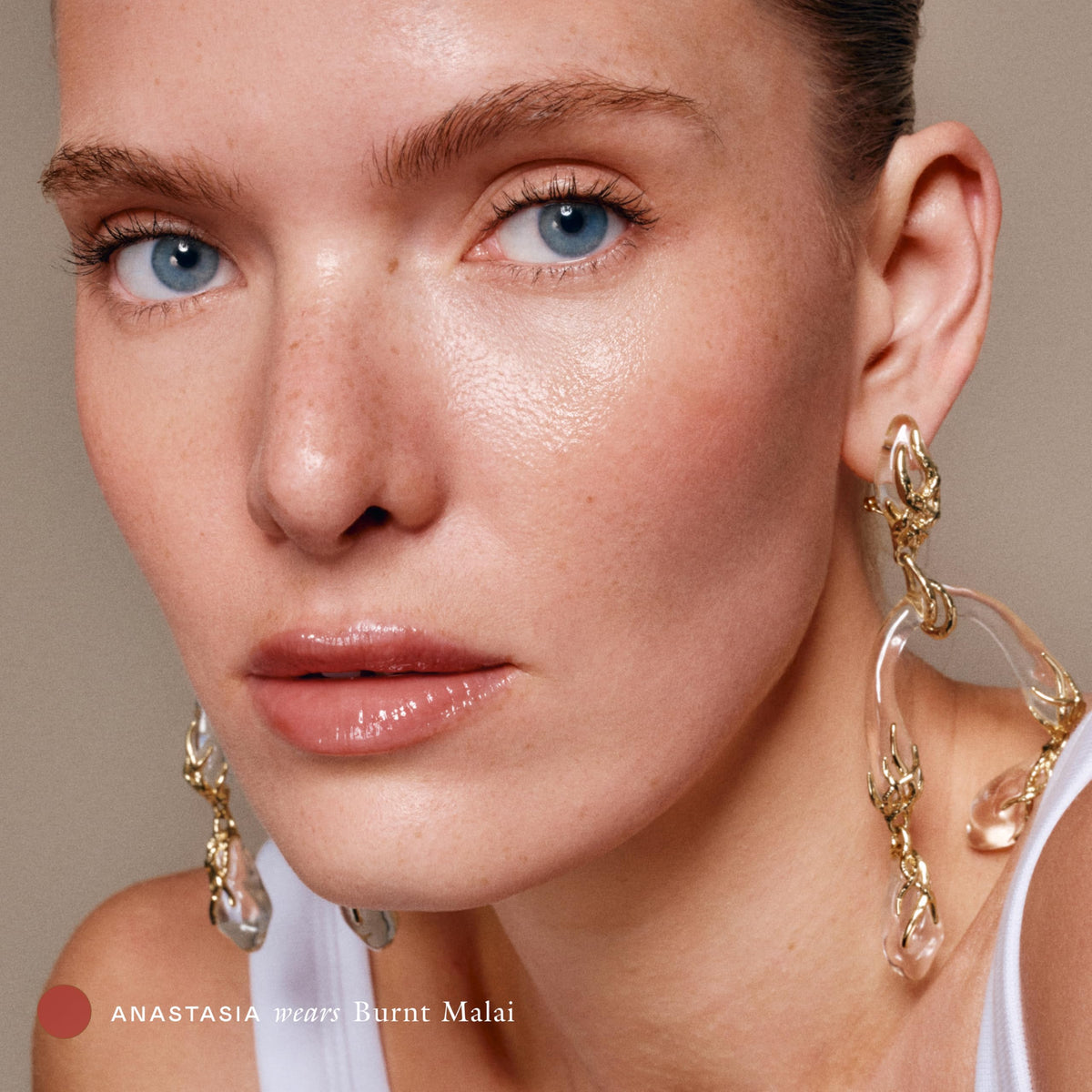 EADEM Le Chouchou on model showcasing Burnt Malai high-shine, non-sticky look