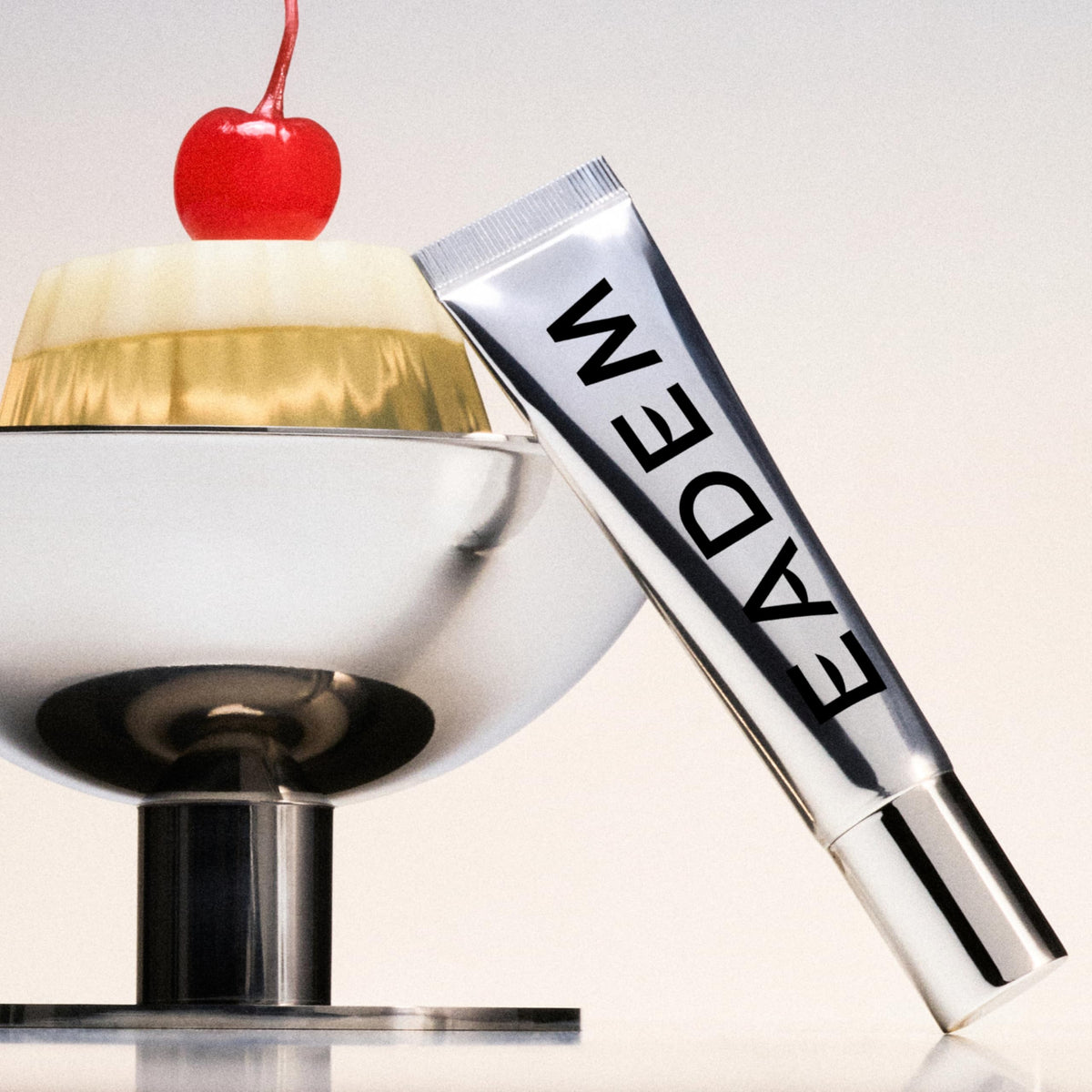 EADEM Le Chouchou side profile packaging highlighting minimalist premium design