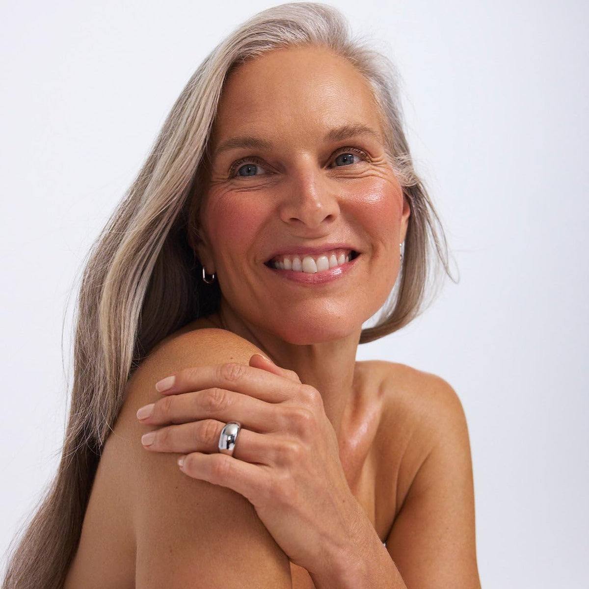 EarthsCure application on cheeks in use displaying instant healthy warmth