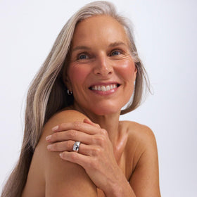 EarthsCure application on cheeks in use displaying instant healthy warmth