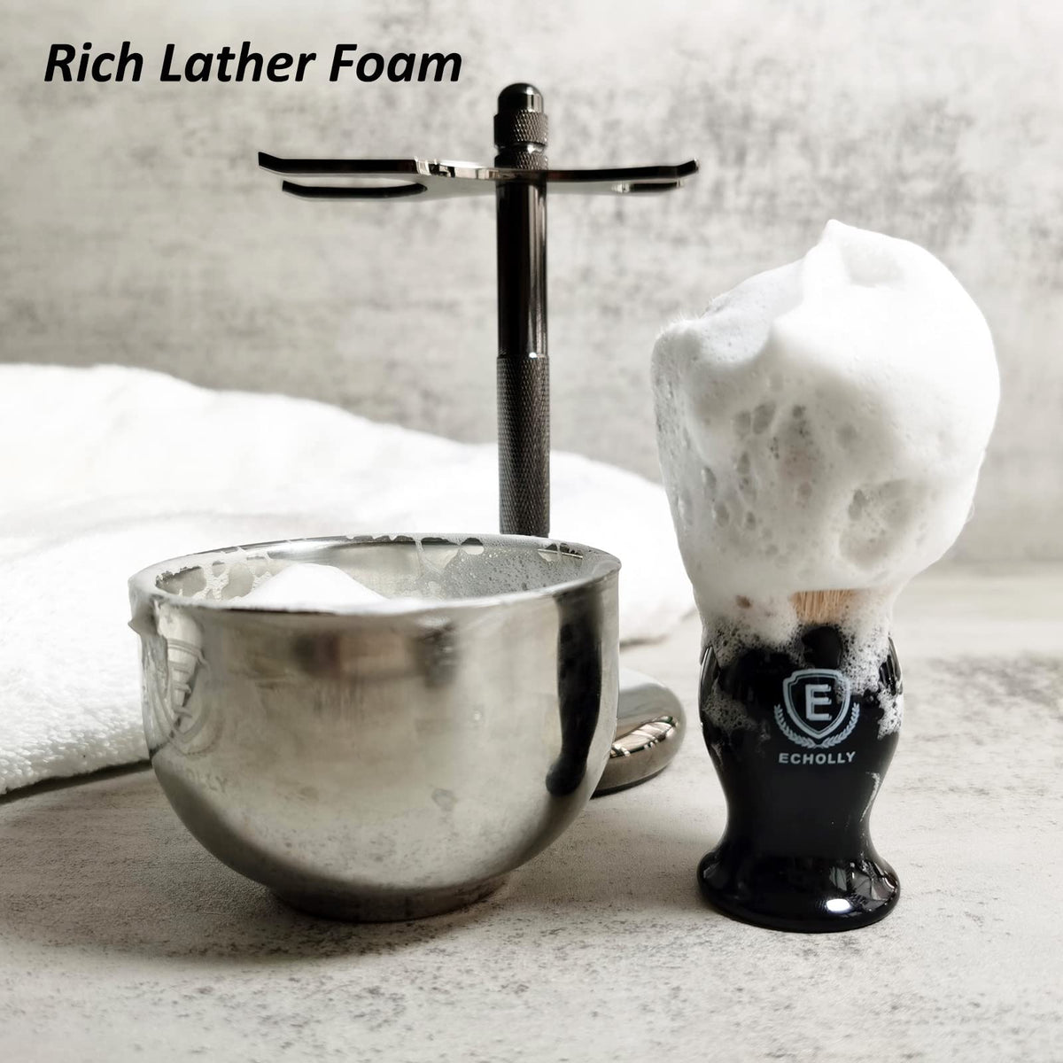 ECHOLLY brush creating rich foam, efficient lathering with soap or cream