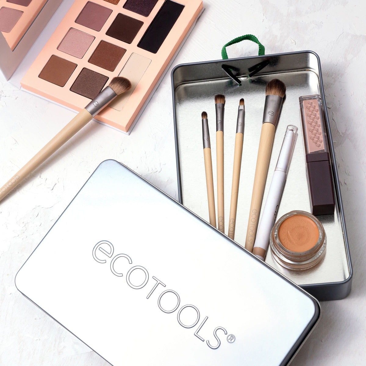 EcoTools liner smudge brush blending shadow for a softer eye finish