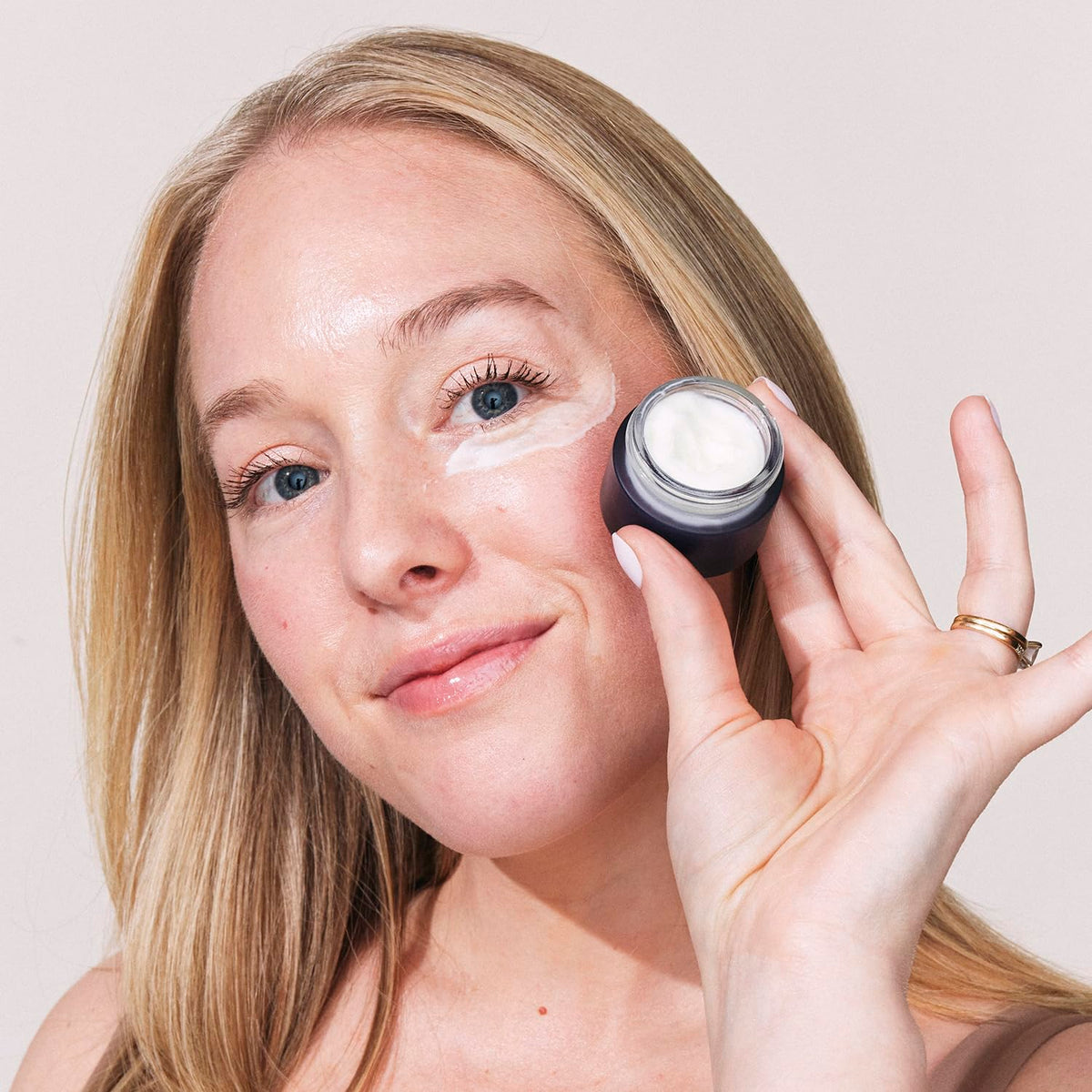 Eight Saints ingredient display highlighting retinol for smoother skin
