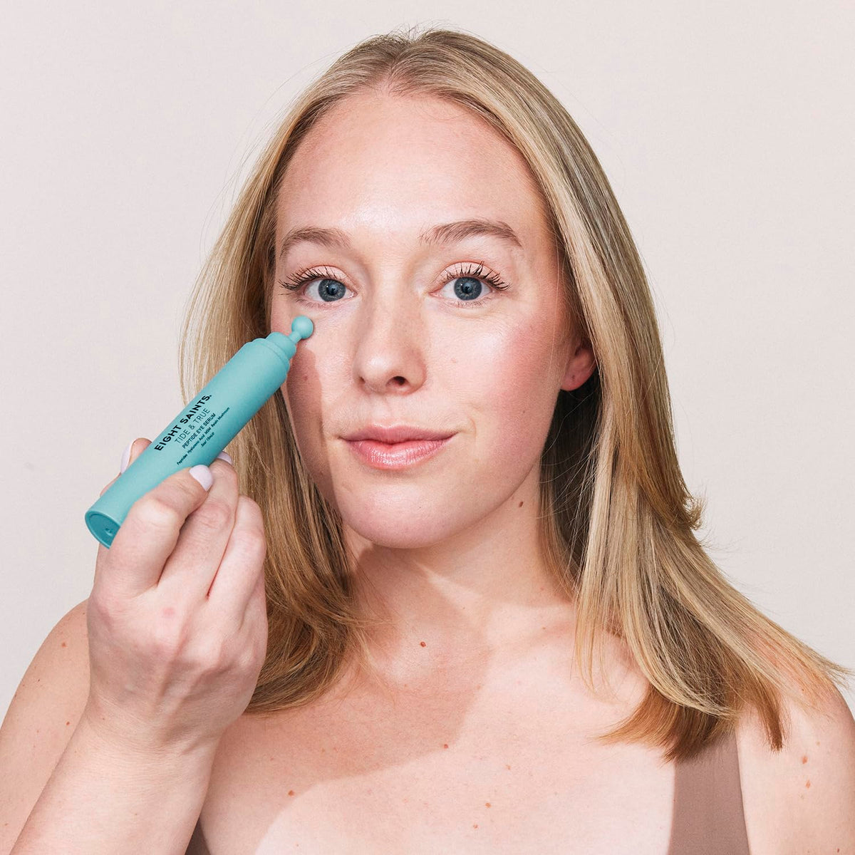 Eight Saints gel texture on fingertip highlighting lightweight hydrating formula