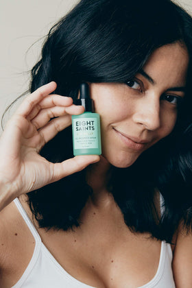 Eight Saints label close-up highlighting ingredients and clean formulation