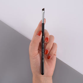 EIGSHOW side profile highlighting angled flat edge for control