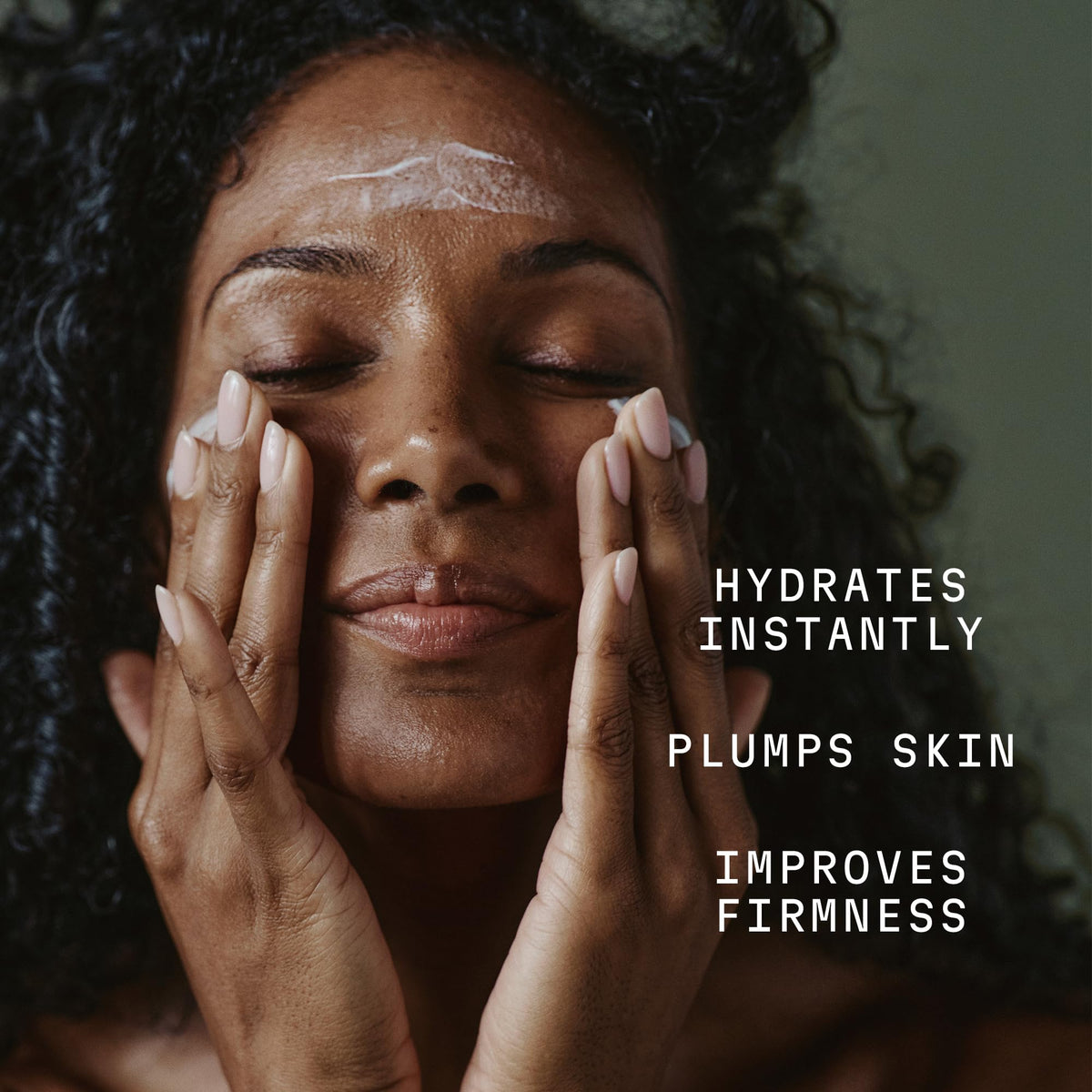 ELEMIS marine extracts display with algae to highlight ingredient benefits
