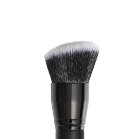 e.l.f. fluffy powder head close-up demonstrating soft diffusion and even finish