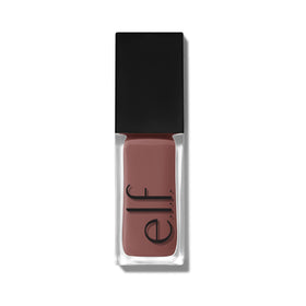 e.l.f. lifestyle image of model wearing Major Mauve for fresh daytime look inspiration
