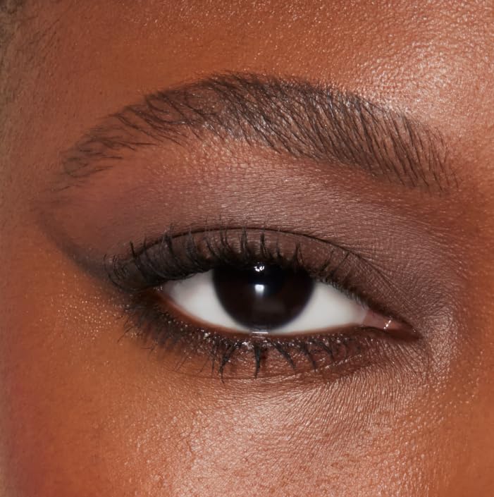e.l.f. palette in use applied to eyelid showing color payoff and easy layering