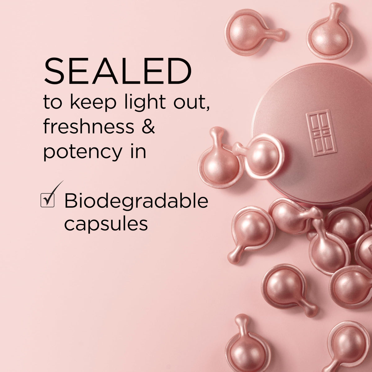 Elizabeth Arden capsules beside label highlighting key actives and clarity benefit