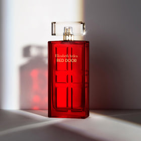 Elizabeth Arden Red Door cap and neck detail showing quality finish and secure closure for travel