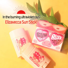 Elizavecca size comparison in hand illustrating the 22 g portable benefit