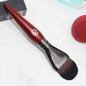 ENERGY brush rinsed under water demonstrating easy cleaning and maintenance