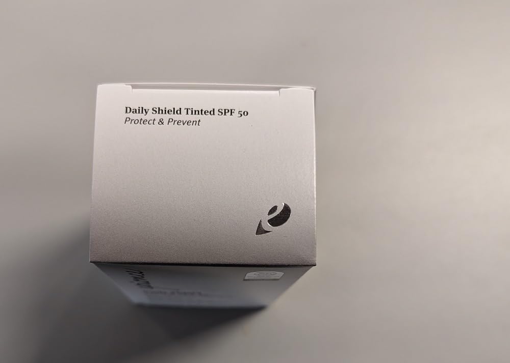 Epionce ingredient label highlighting zinc oxide and titanium dioxide