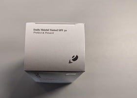 Epionce ingredient label highlighting zinc oxide and titanium dioxide
