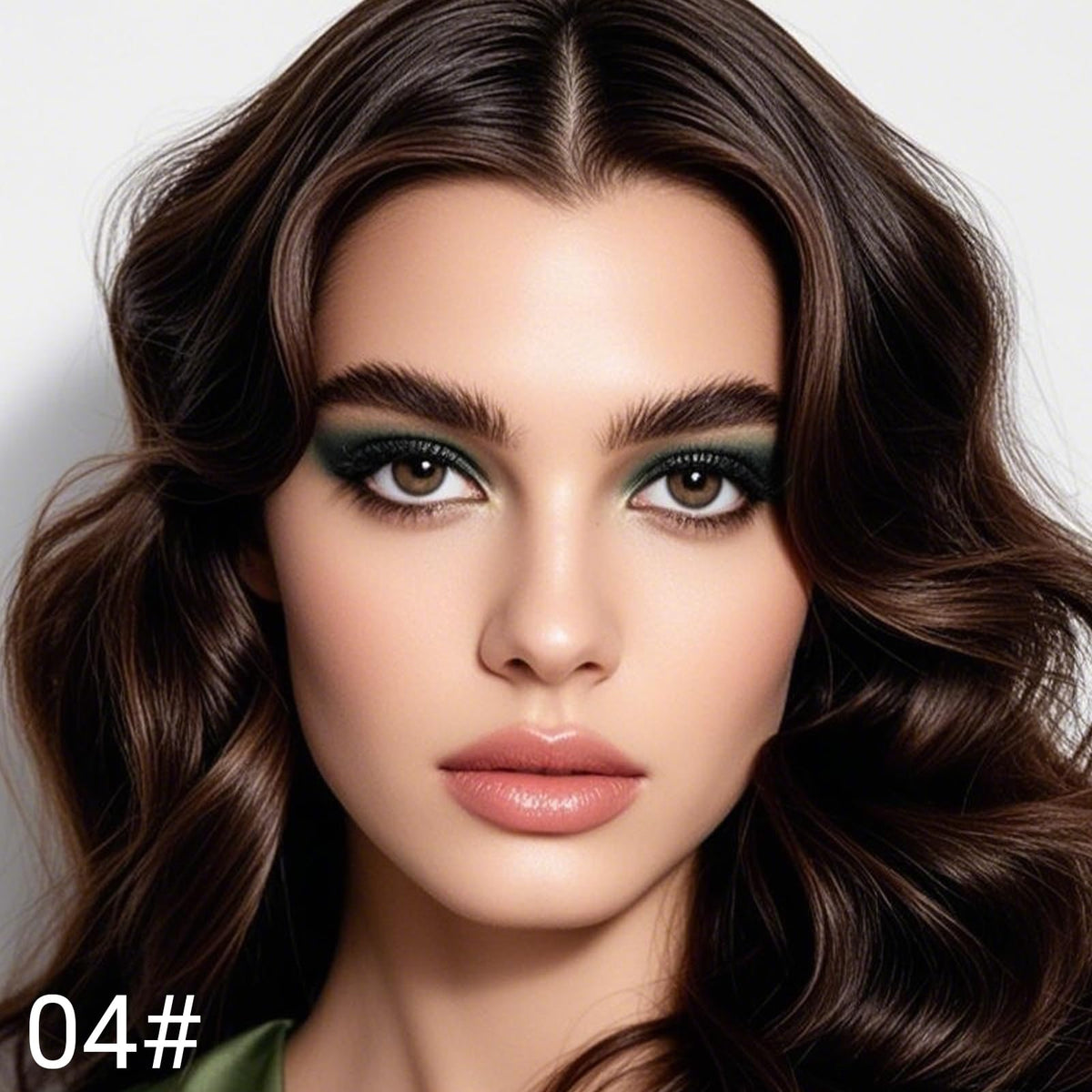 Erinde eyeshadow finger swipe application demonstrating quick, no-brush finish