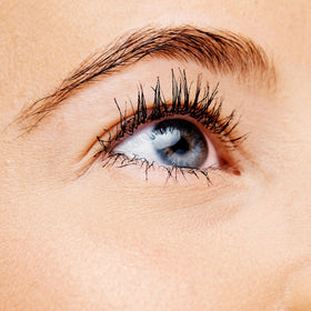 essence Lash Princess applied on model eyes showcasing dramatic curl and volume