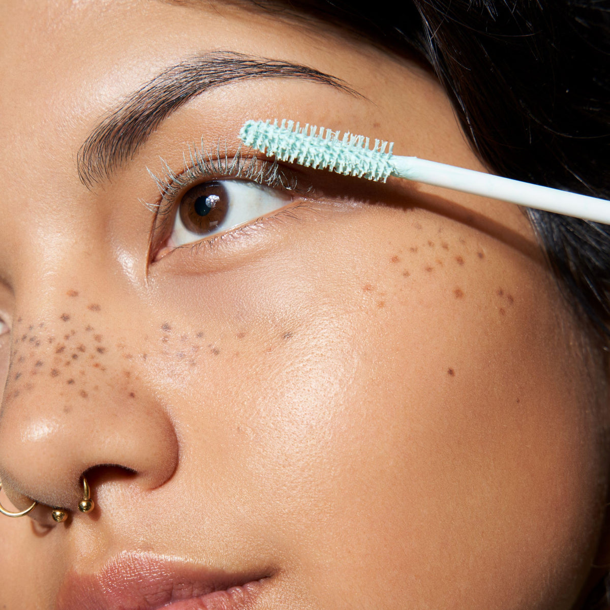 essence primer texture swab showing lightweight coat for better hold