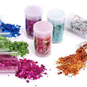Estanoite used in nail art showing glossy finish and long-lasting sparkle