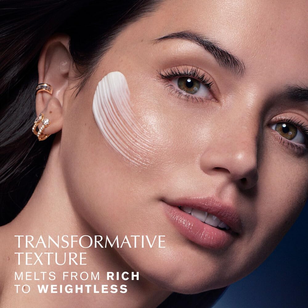 Estée Lauder cleansing gelée pump close-up highlighting gentle makeup removal and balanced skin