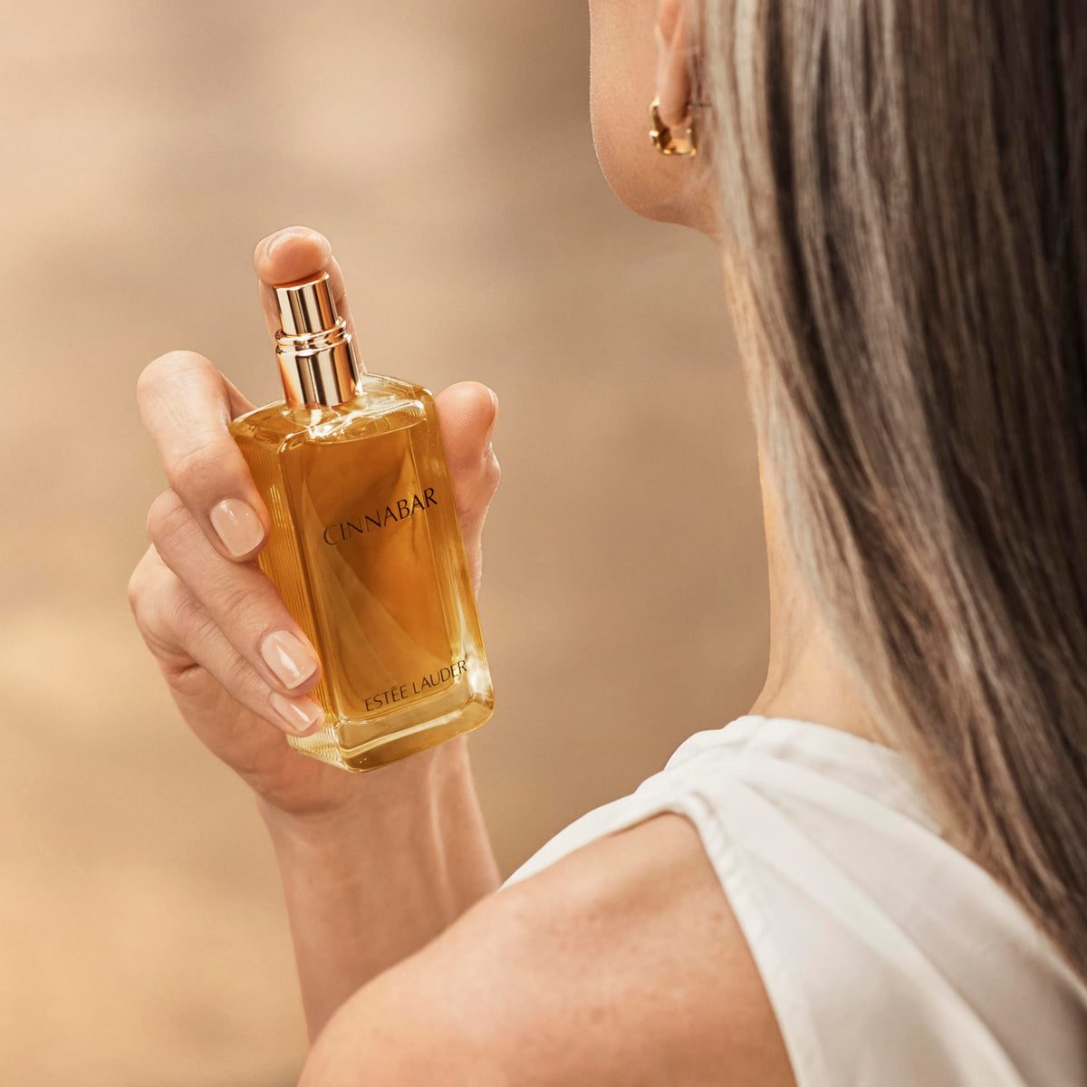 Estée Lauder Cinnabar notes display highlighting jasmine, clove and patchouli benefits