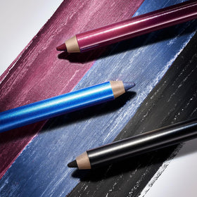 Estée Lauder smudger in use creating smoked eyeliner look with easy blending