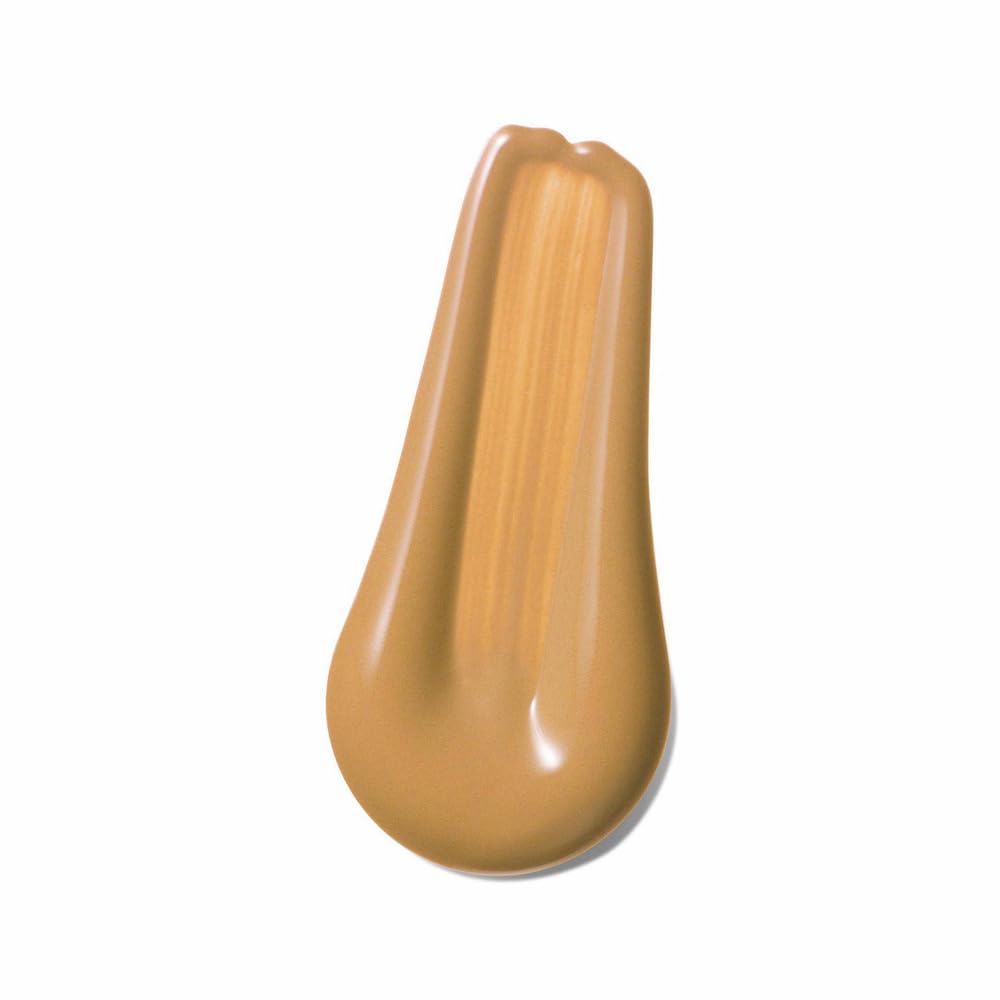 Estée Lauder pump dispensing foundation illustrating controlled application and hygienic use