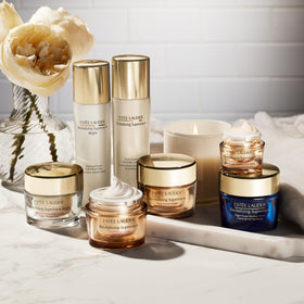 Estée Lauder jar with hibiscus and moringa extracts highlighting active ingredients