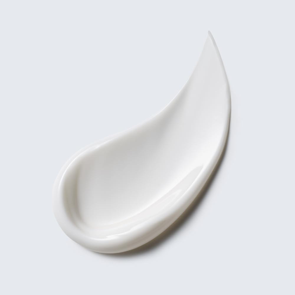 Estée Lauder applying cream to face demonstrating gentle removal of impurities and comfort