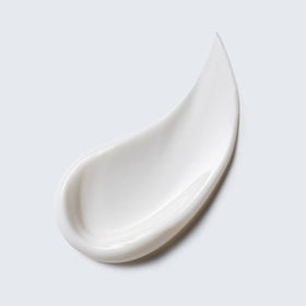 Estée Lauder applying cream to face demonstrating gentle removal of impurities and comfort