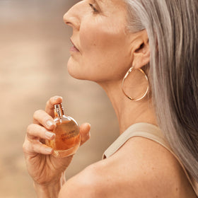 Estée Lauder Sensuous flatlay of sandalwood, honey and flowers showing scent notes and richness