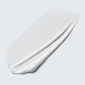Estée Lauder pump and label close-up highlighting ingredient clarity and easy dispensing benefit