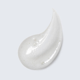 Estée Lauder foamy texture close-up illustrating rich lather and gentle cleansing benefit