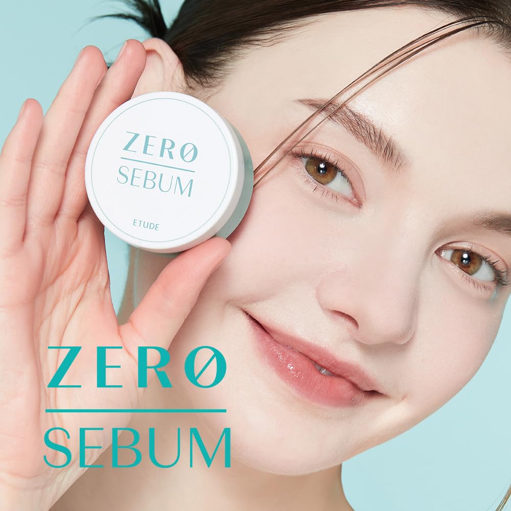 ETUDE powder jar held in hand showing travel-friendly 4g size for on-the-go touchups