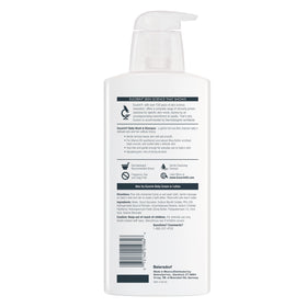 Eucerin baby bathtime lifestyle with parent using pump bottle for convenient rinsing