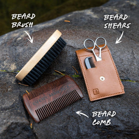 Every Man Jack dual-sided sandalwood comb detail for detangling and finishing