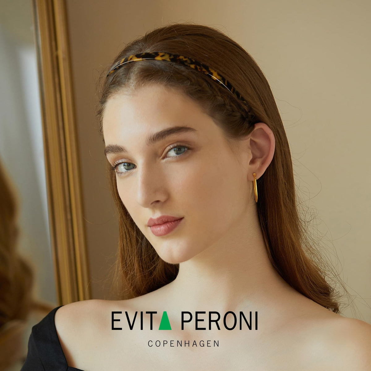 EVITA PERONI side profile demonstrating clearance for glasses arms