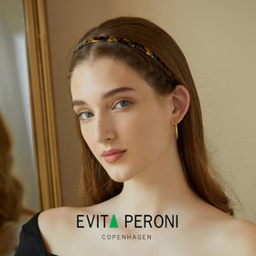 EVITA PERONI side profile demonstrating clearance for glasses arms