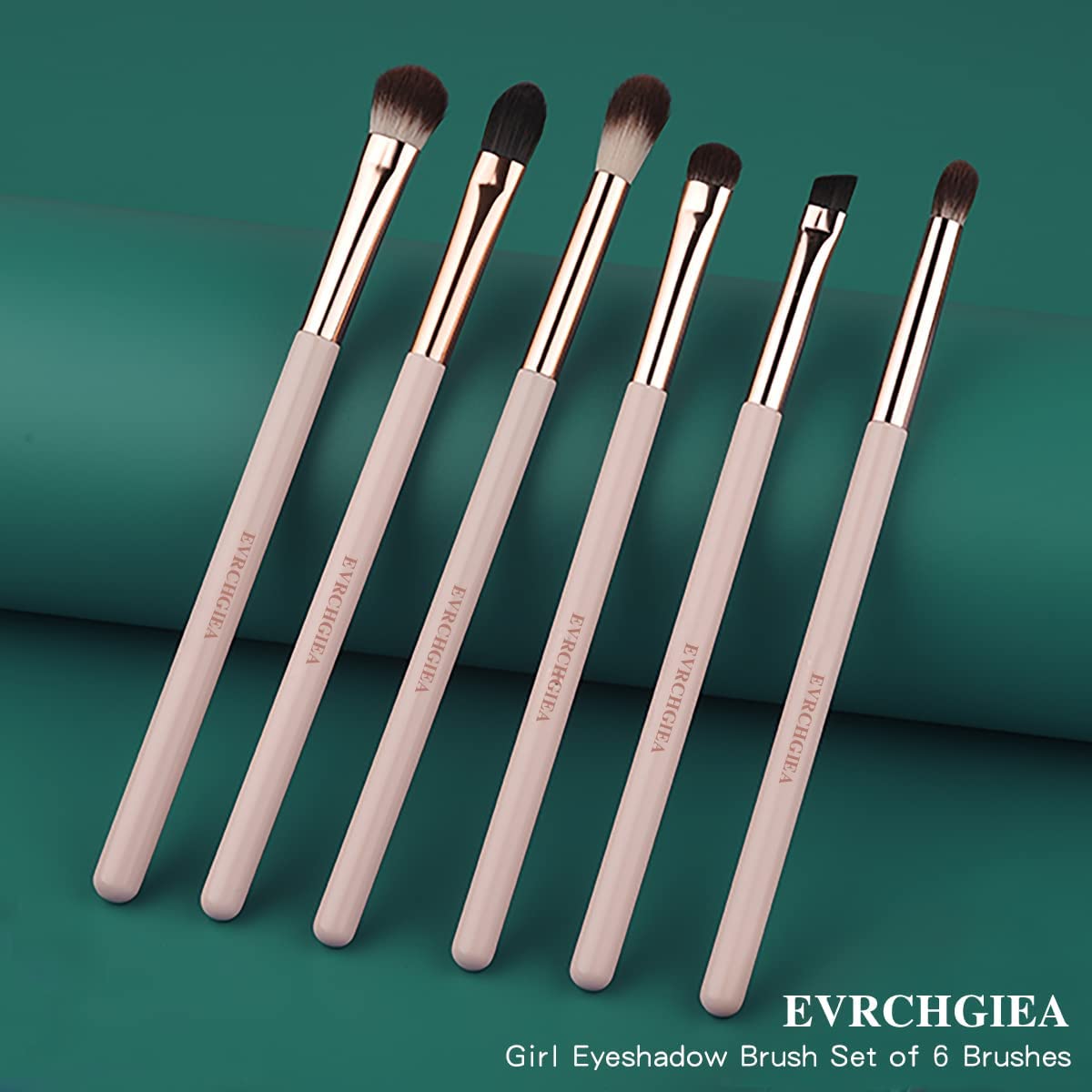 EVRCHGIEA brush applying eyeshadow demonstrating precise pigment placement